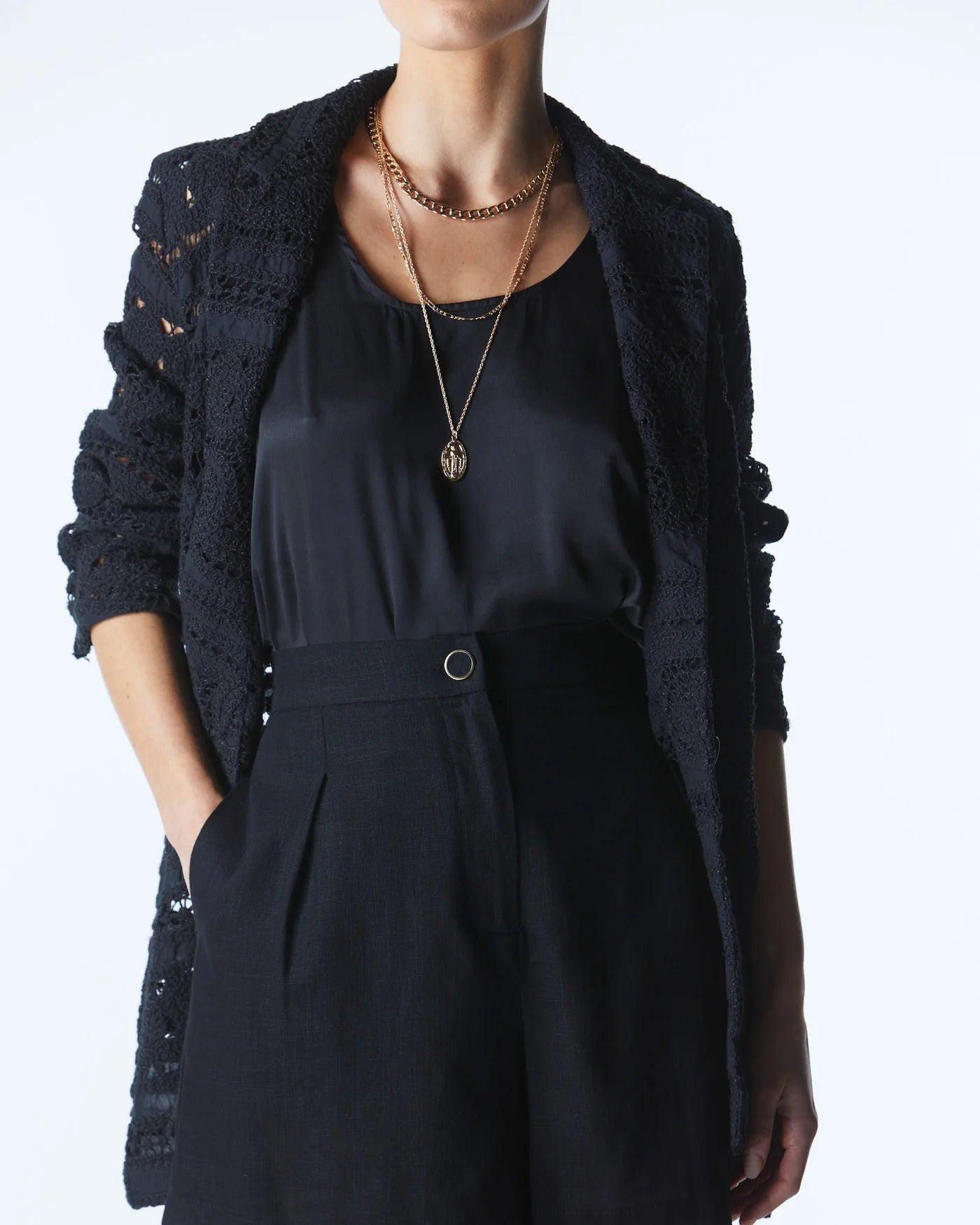 WORTH IT LACE BLAZER - BLACK