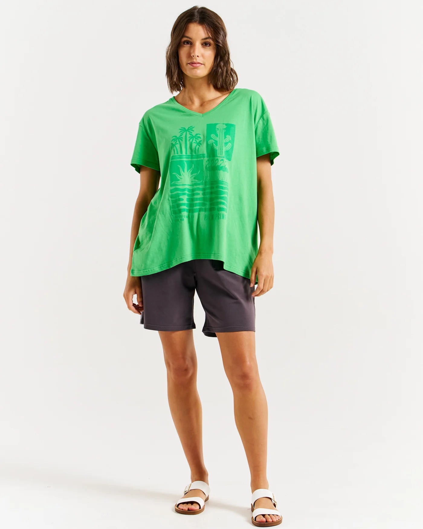 BETTY BASICS TEAGAN V-NECK TEE - SURF BEACH PRINT