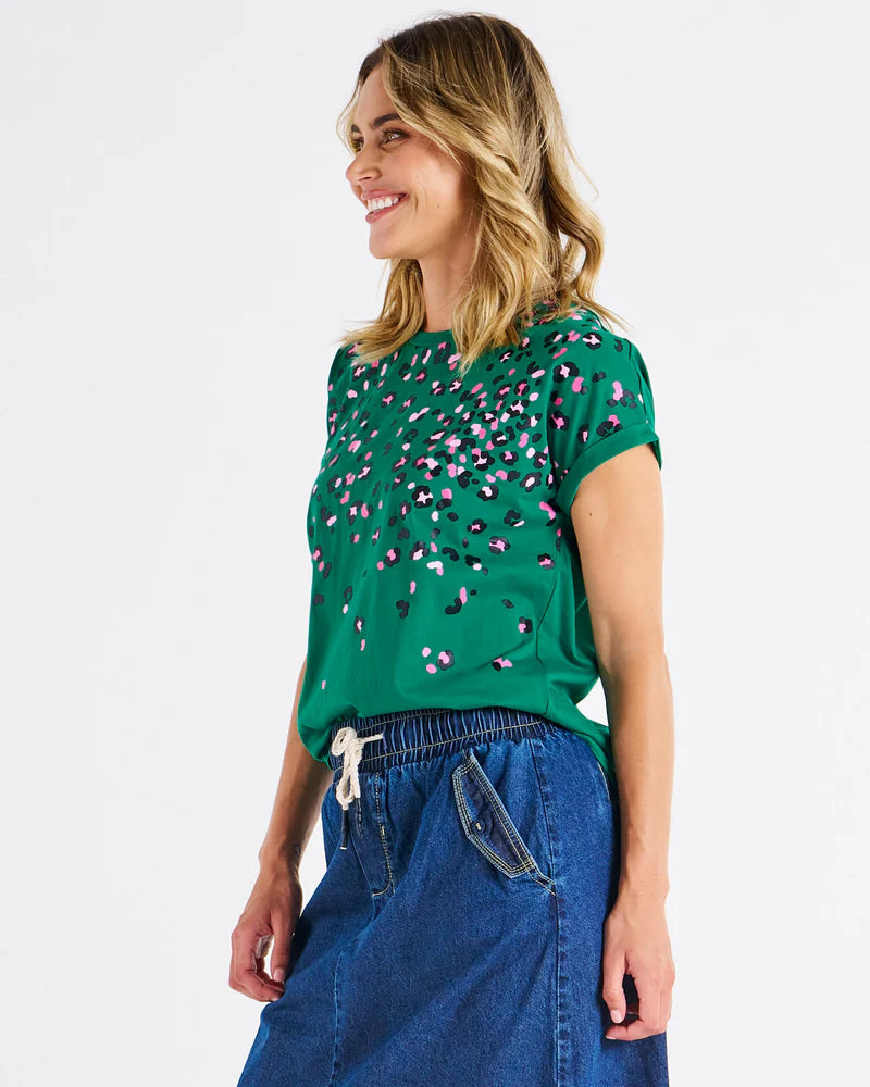 BETTY BASICS HAILEY SHORT SLEEVE TEE - GREEN ANIMAL PRINT