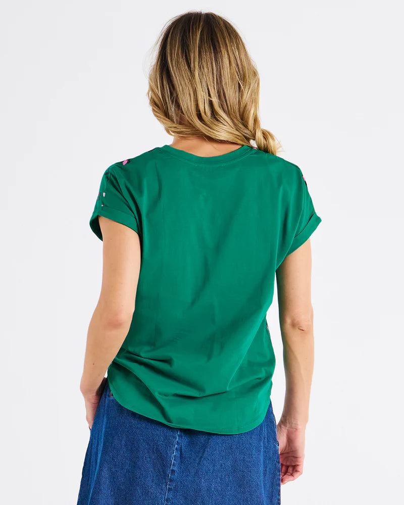 BETTY BASICS HAILEY SHORT SLEEVE TEE - GREEN ANIMAL PRINT