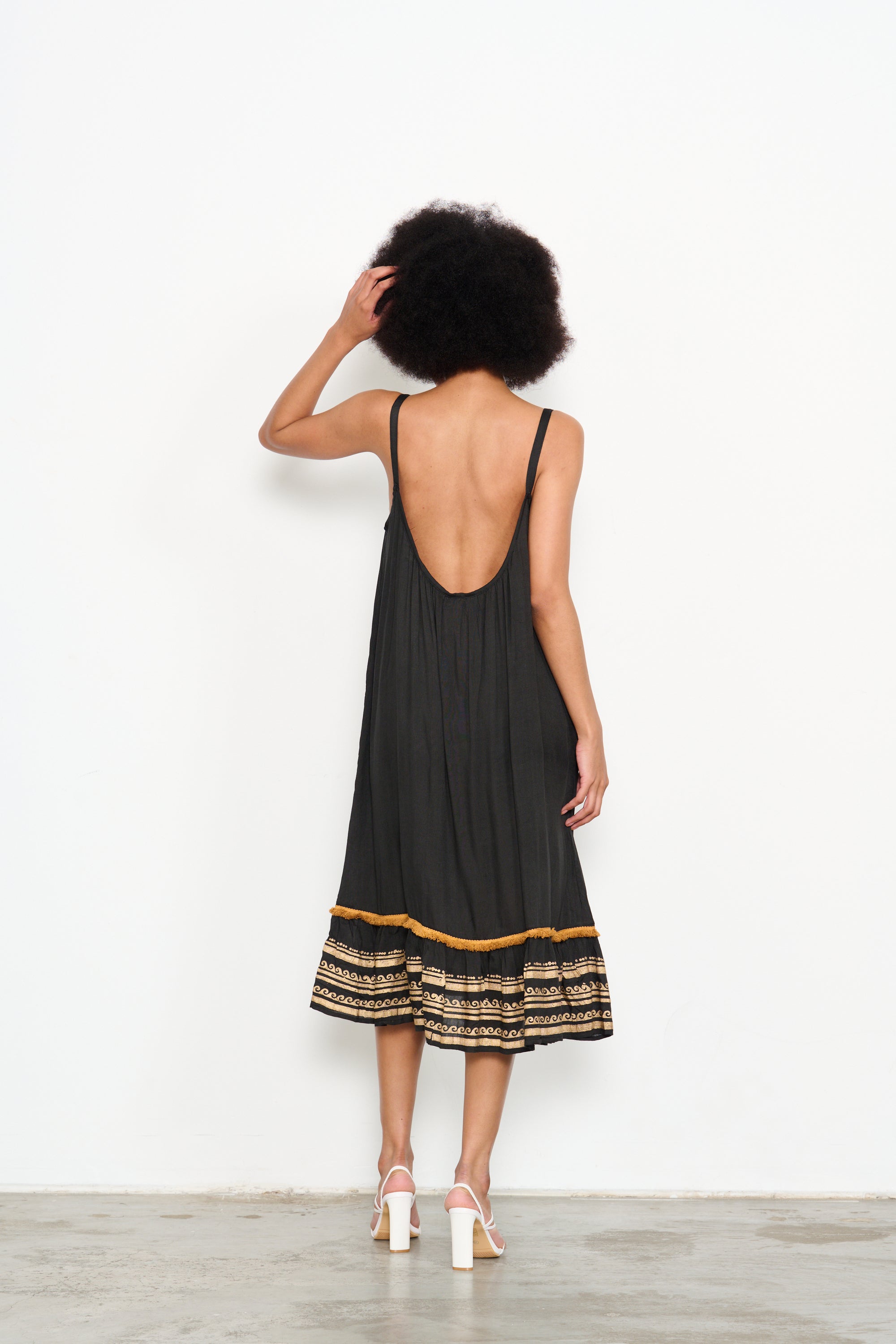 CAJU SCOOP BACK BLACK/GOLD DRESS