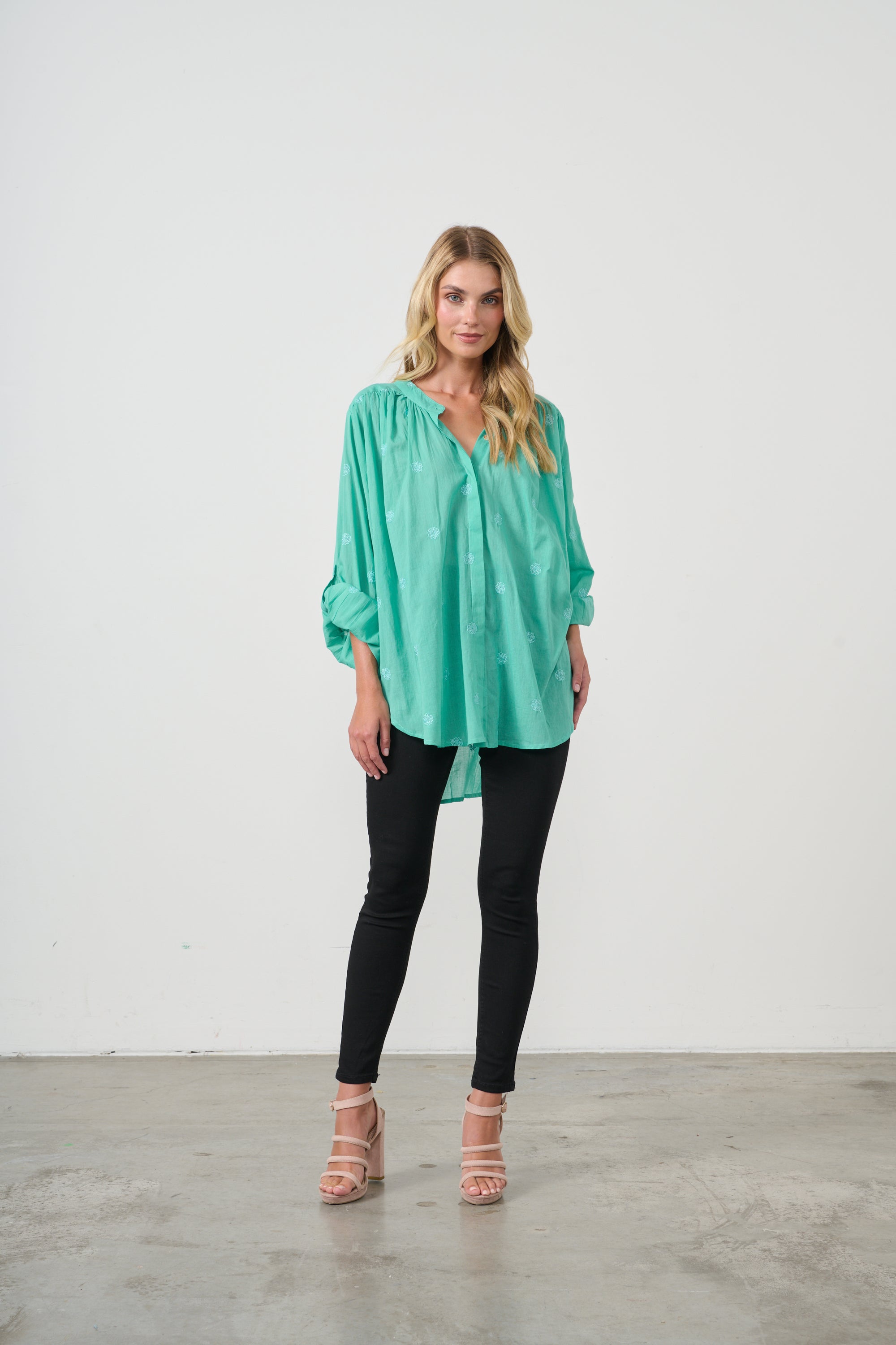 HOLMES & FALLON OVERSIZE EMBROIDERED FLOWER COTTON SHIRT - TEAL