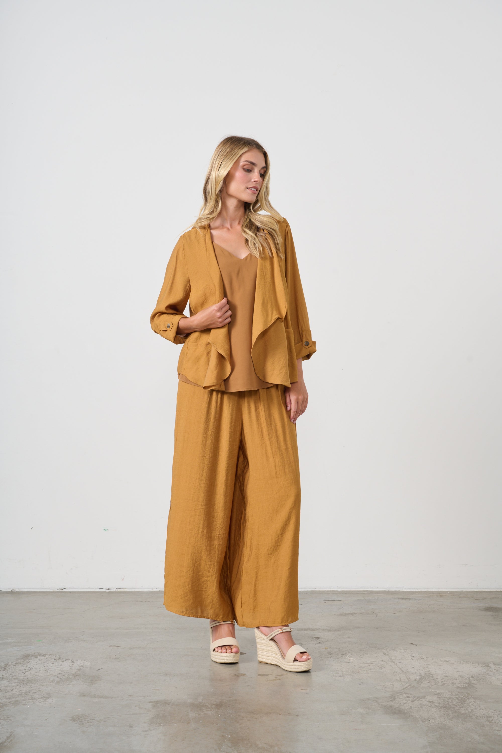 HOLMES & FALLON JACKET BACK ZIP DETAIL - TOBACCO