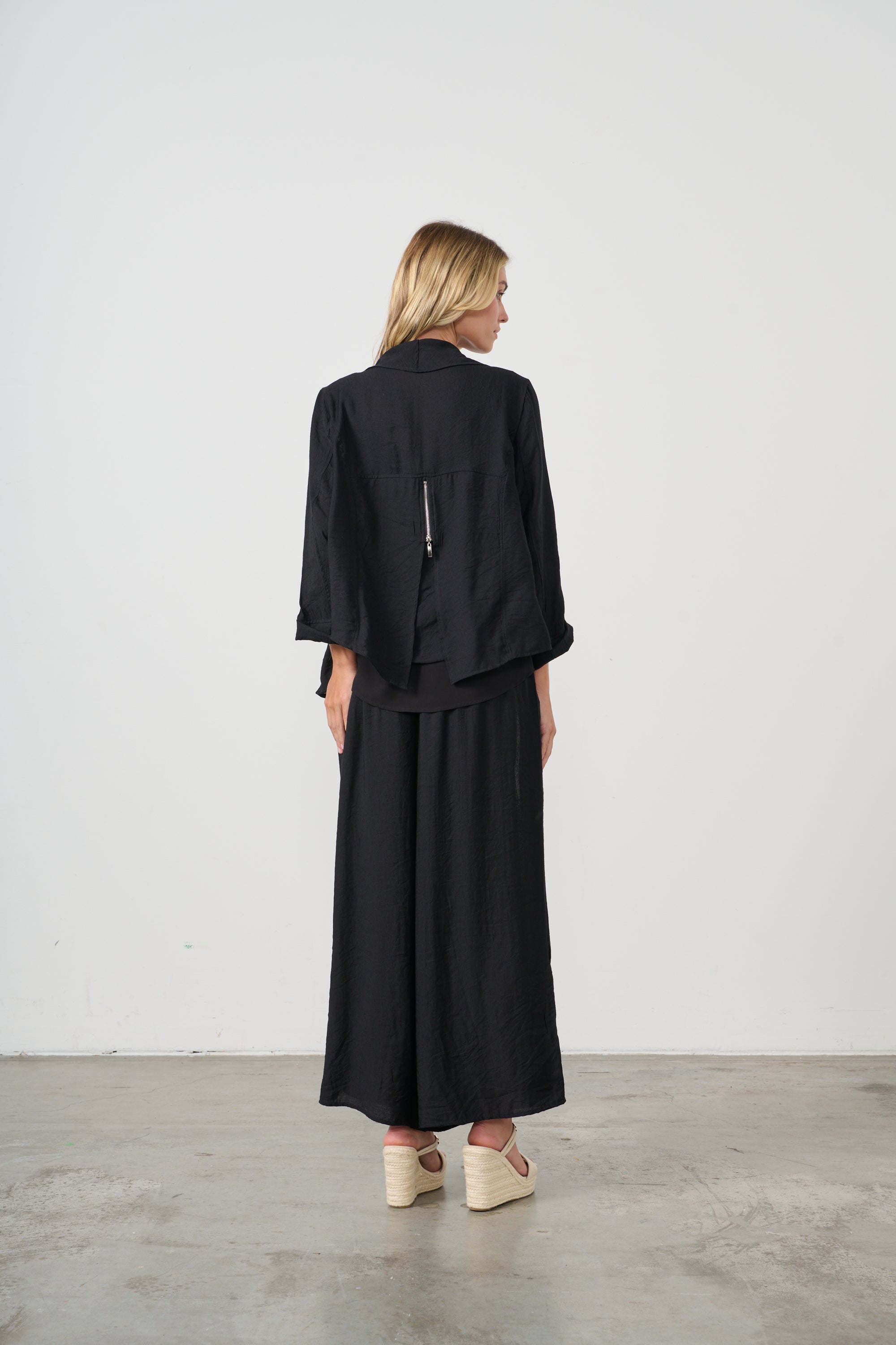 HOLMES & FALLON JACKET NACK ZIP DETAIL - BLACK