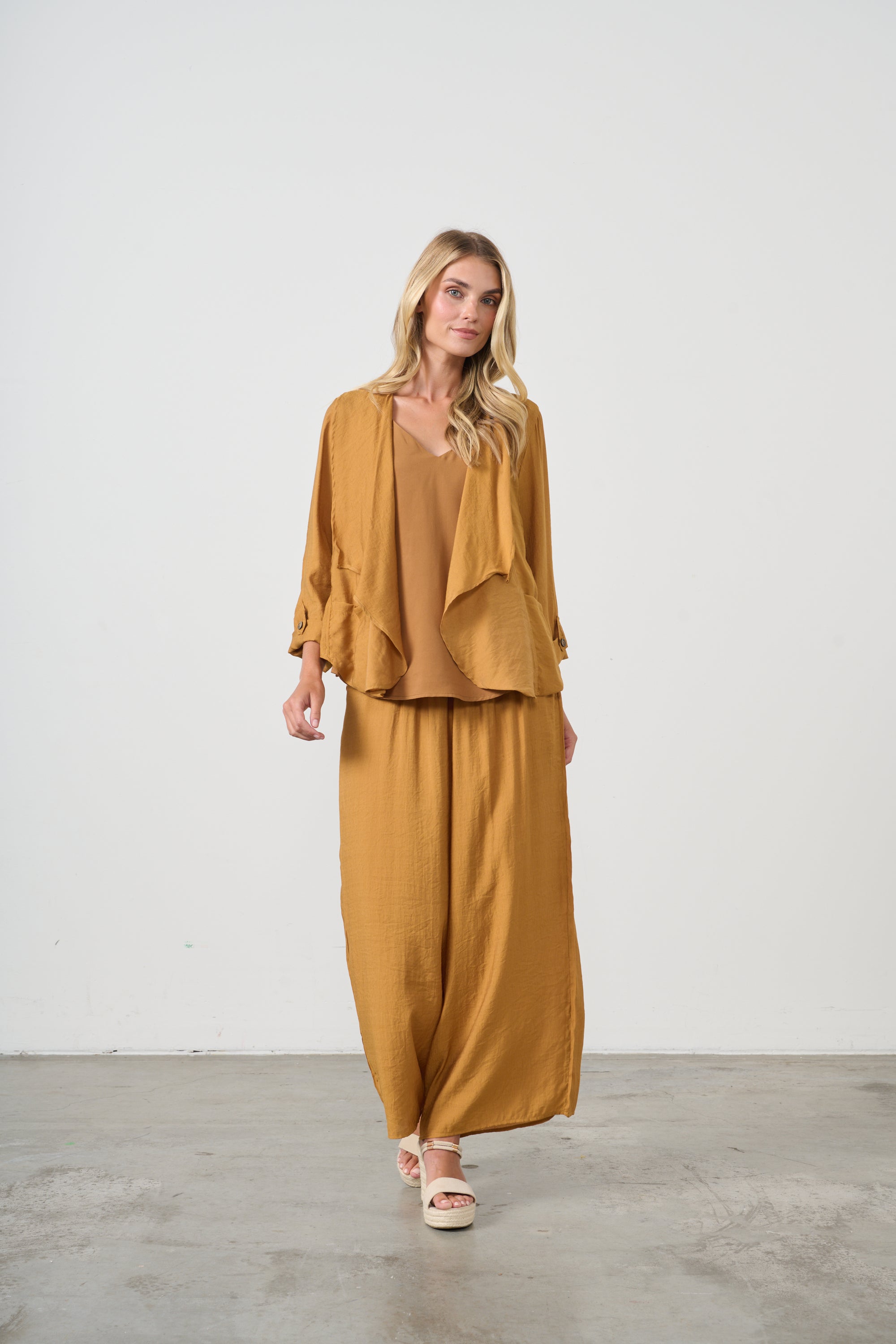 HOLMES & FALLON JACKET BACK ZIP DETAIL - TOBACCO