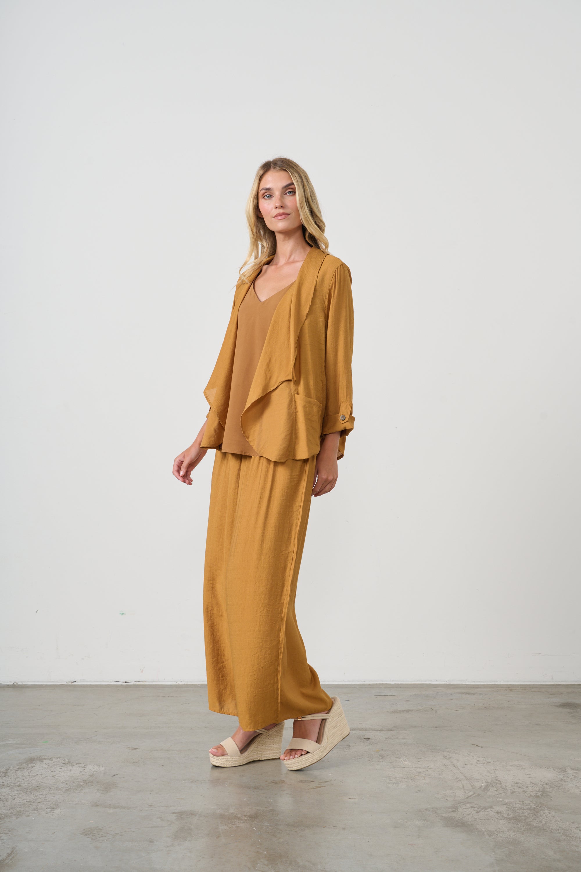 HOLMES & FALLON JACKET BACK ZIP DETAIL - TOBACCO