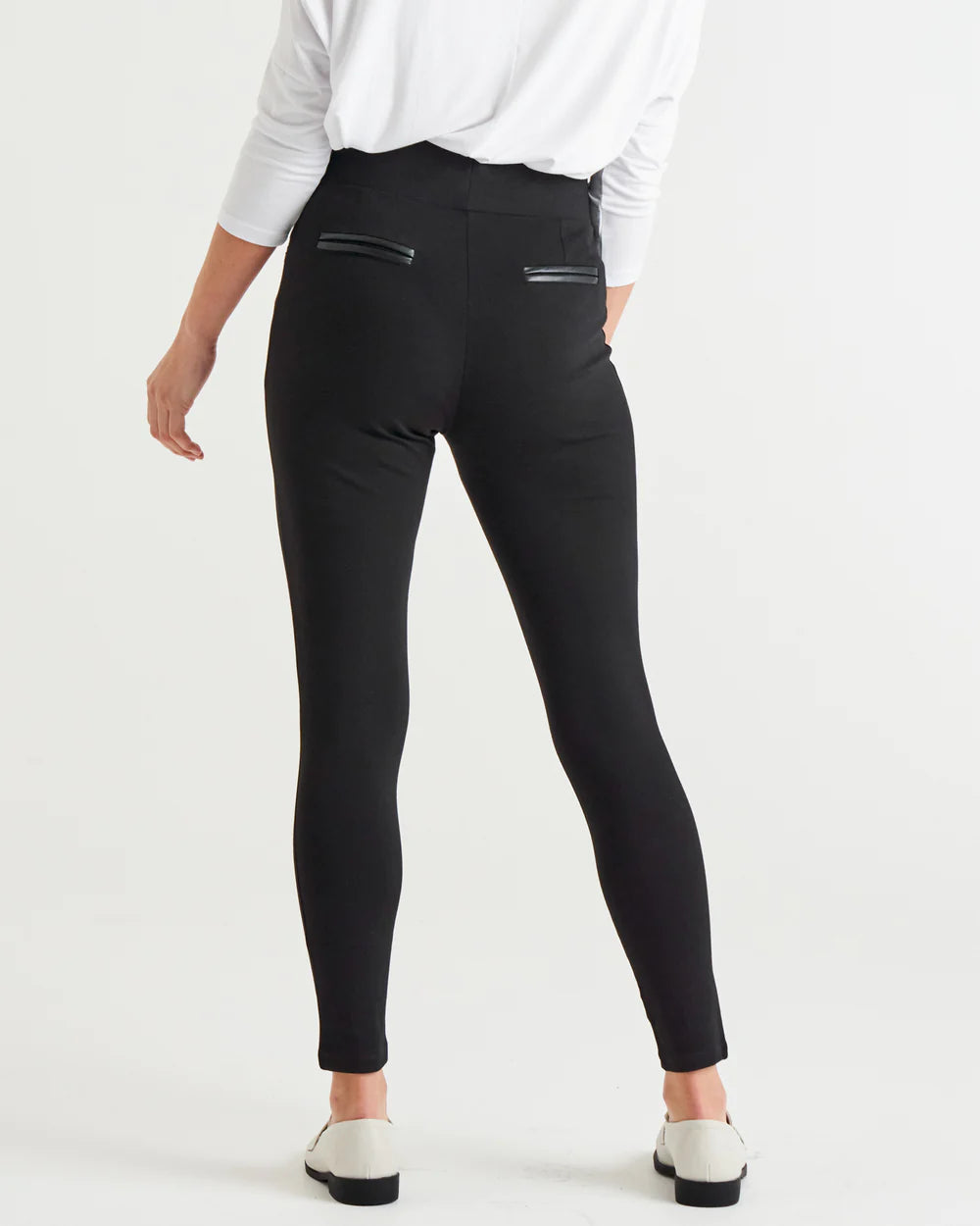 BETTY BASICS GWEN PONTE