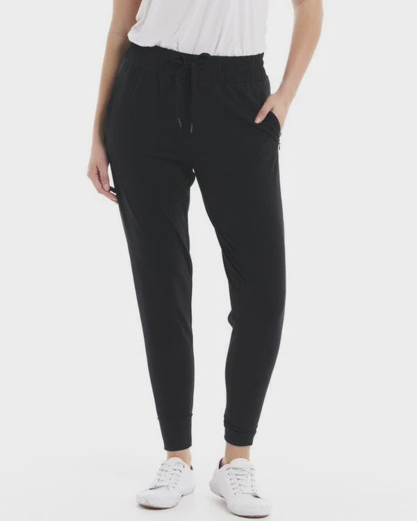 BETTY BASICS CARA TRAVEL JOGGER - BLACK