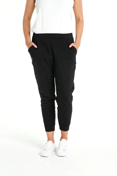 BETTY BASICS LINDSAY JOGGER