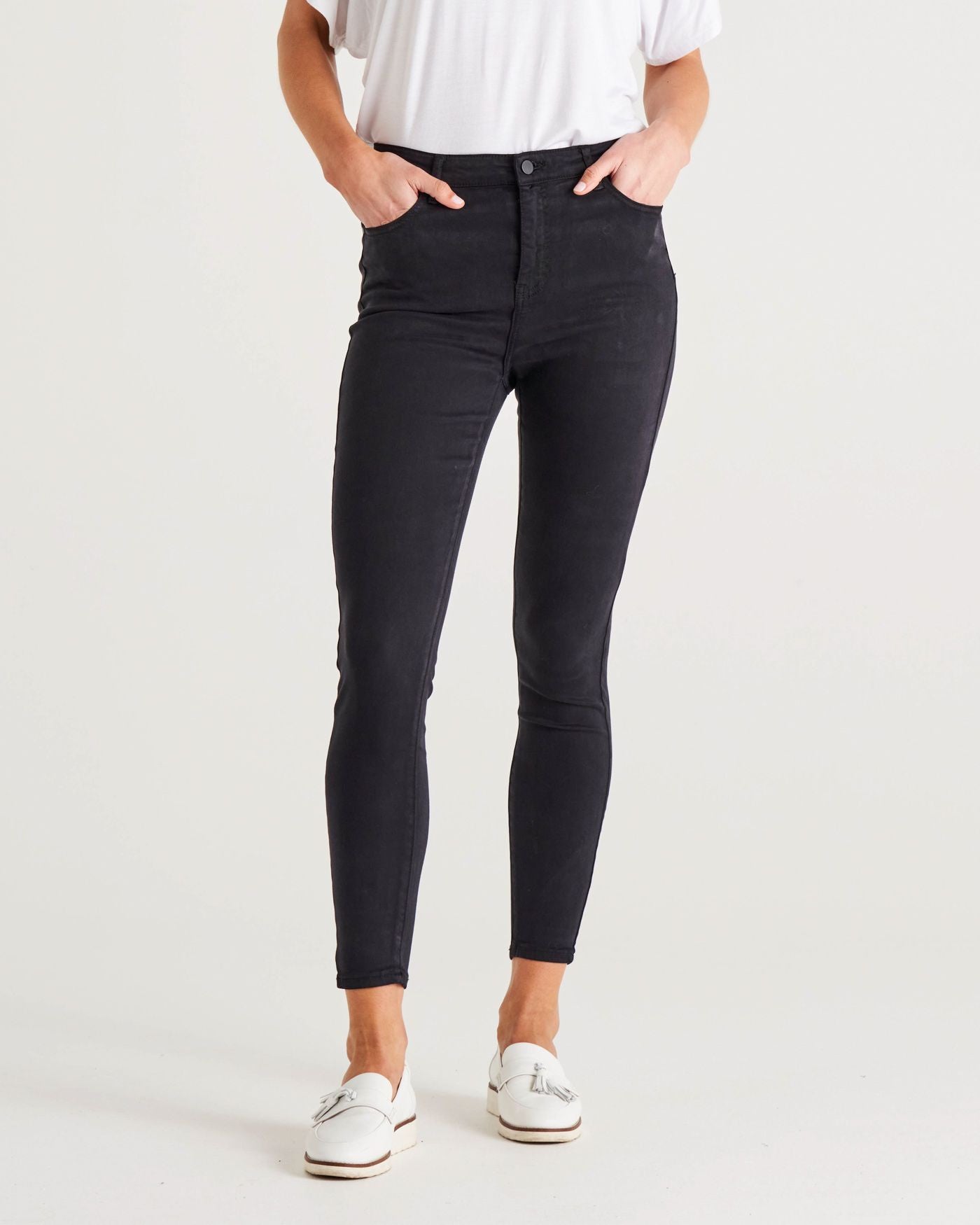 BETTY ESSENTIAL JEANS -