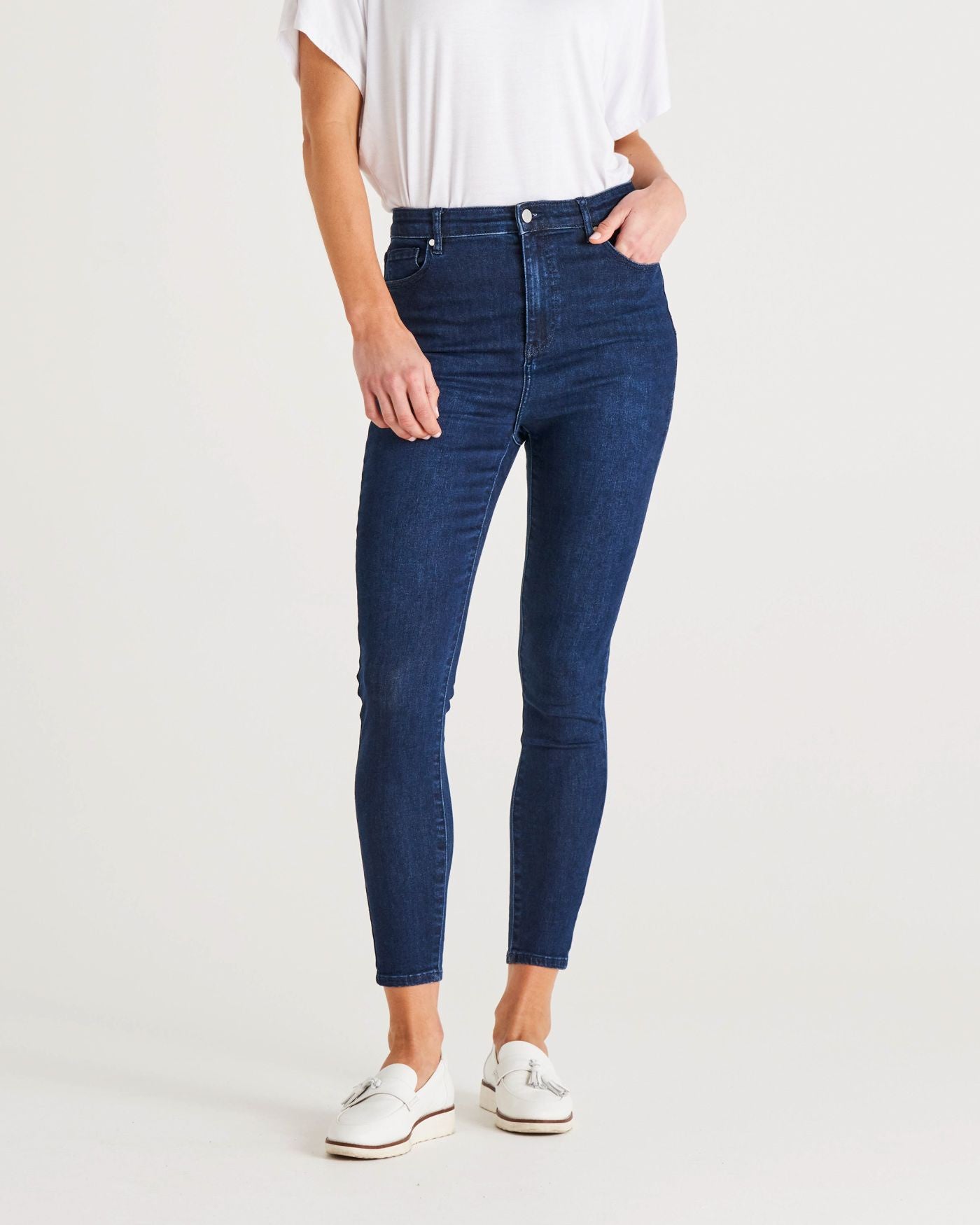 BETTY ESSENTIAL JEANS --